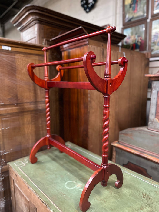 RED MAHOGANY QUILT RACK