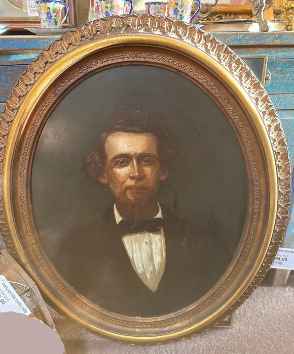 FRAMED OVAL OIL PAINTING OF A MAN
