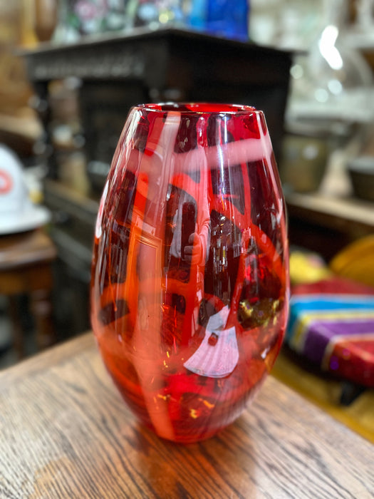 RED ART GLASS VASE