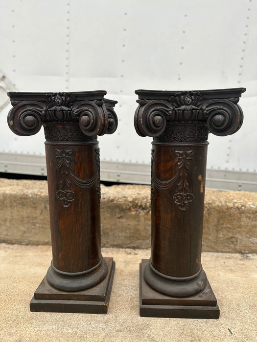 PAIR OF SHORT CARVED OAK CORINTHIAN COLUMNS