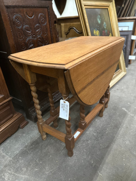 SMALL OAK BARLEY TWIST DROP LEAF TABLE