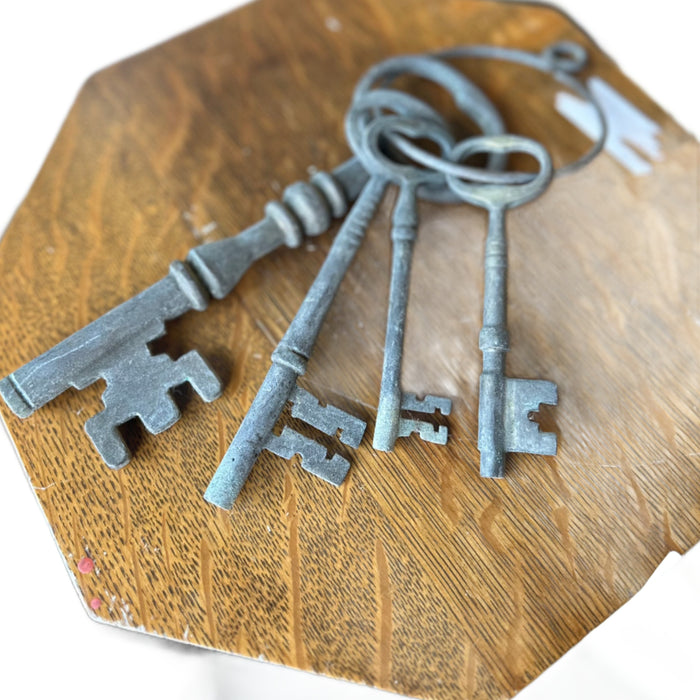 LARGE RING OF BRASS KEYS