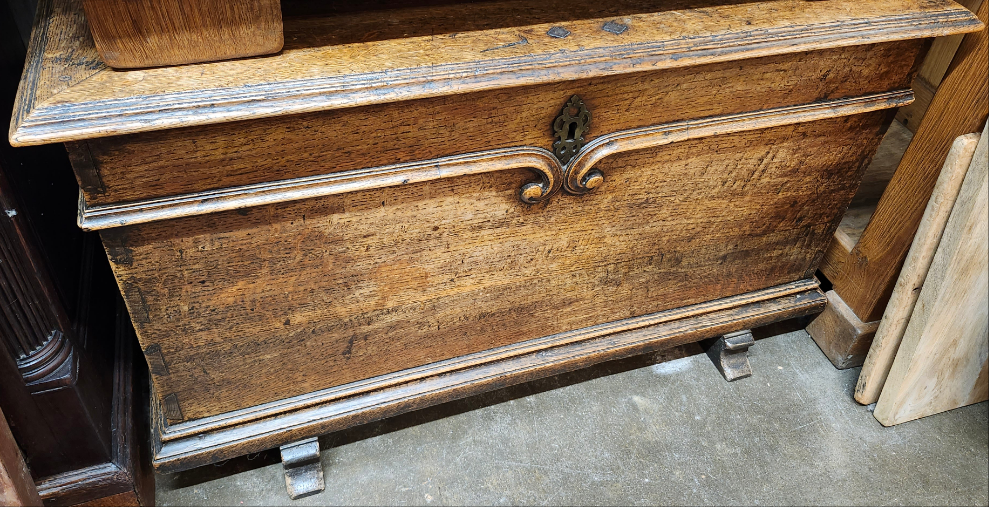SMALL OAK DOVE TAILED COFFER
