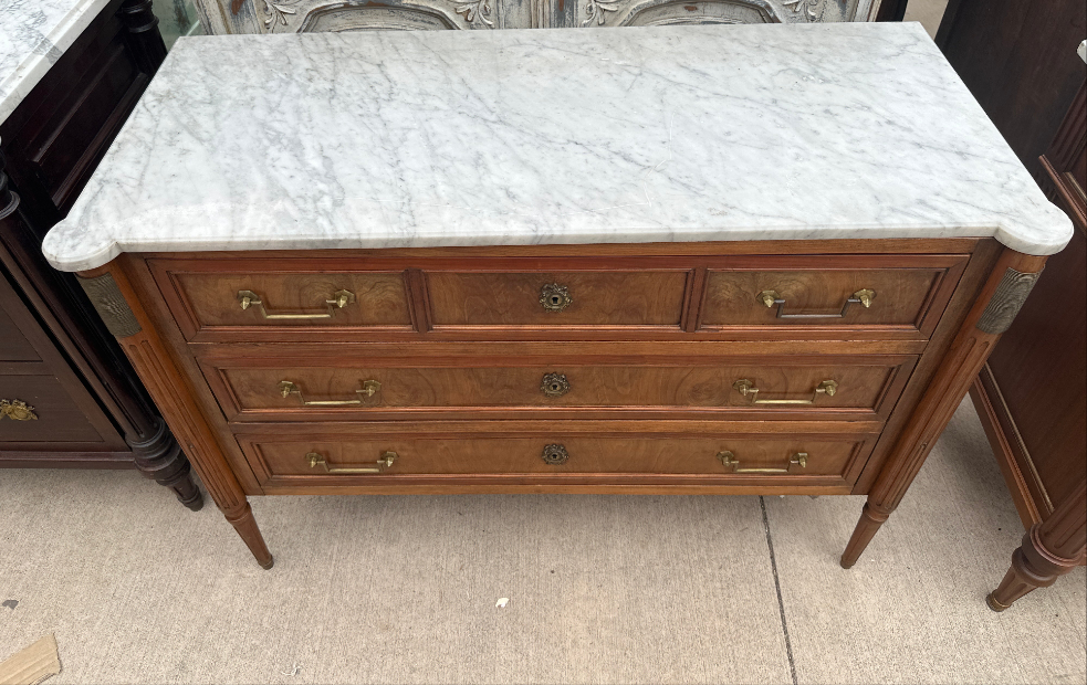 SMALL LOUIS XVI WHITE MARBLE 5 DRAWER CHEST WITH FIGURED WALNUT