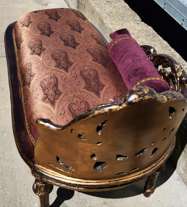 CHAISE LOUNGE WITH SHELL BACK