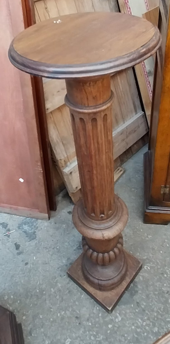 FLUTED OAK PEDESTAL