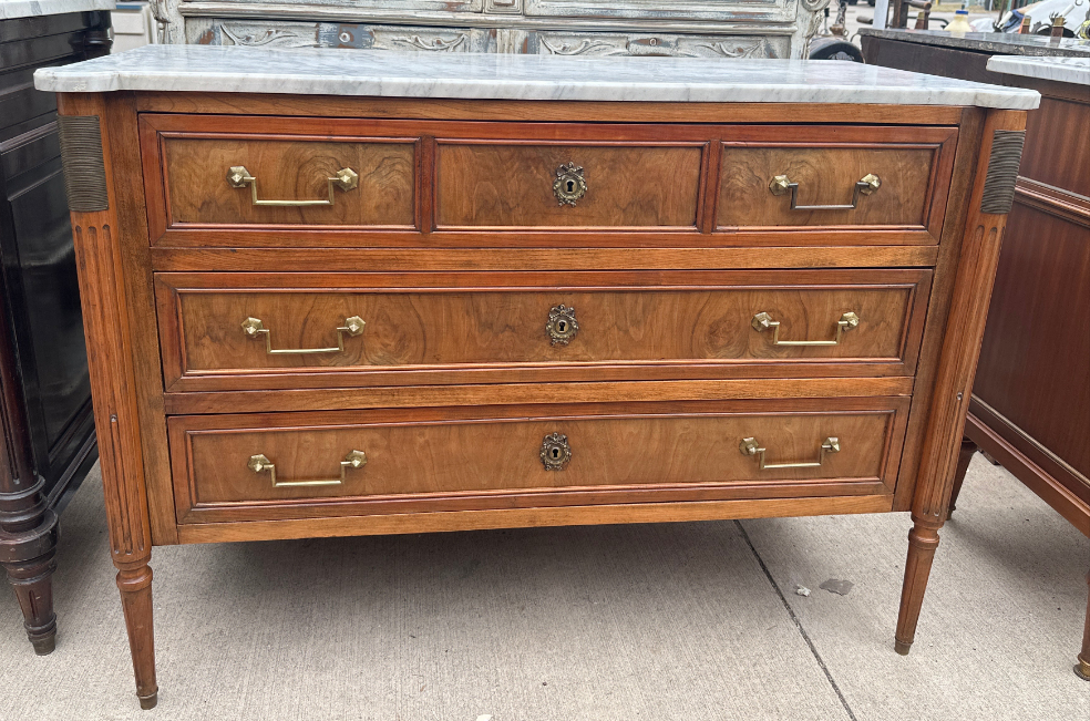 SMALL LOUIS XVI WHITE MARBLE 5 DRAWER CHEST WITH FIGURED WALNUT