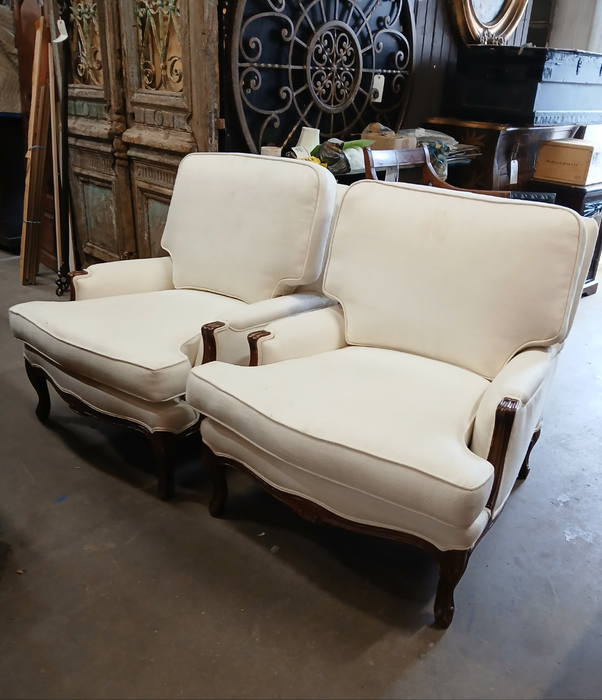 PAIR OF WHITE LOUIS XV BERGERE CHAIRS