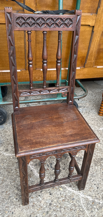 SPINDLE BACK VANITY CHAIR