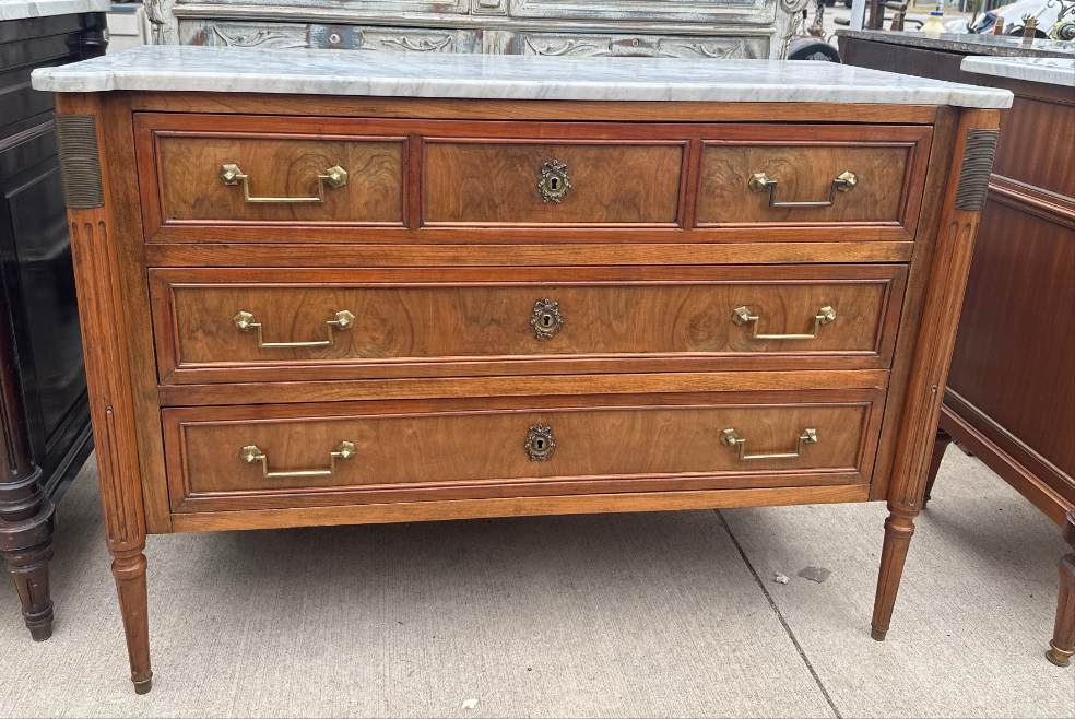 SMALL LOUIS XVI WHITE MARBLE 5 DRAWER CHEST WITH FIGURED WALNUT