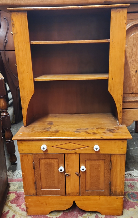 TOY HUTCH