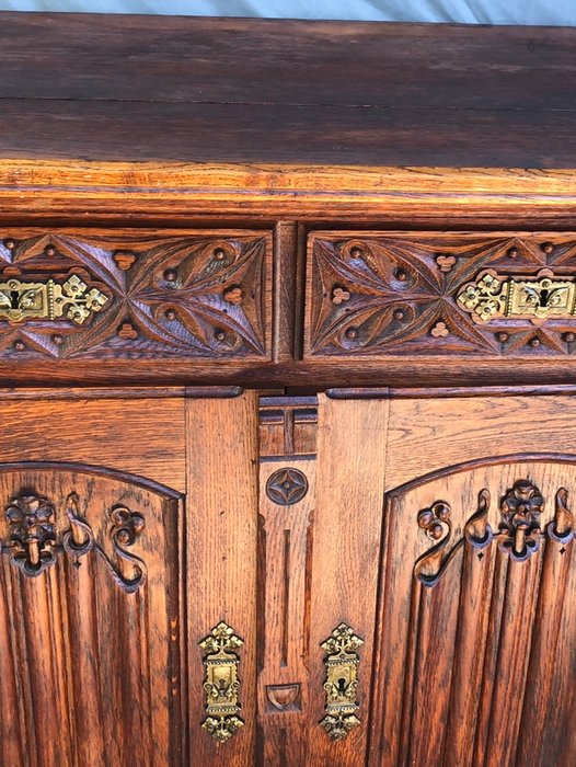 GOTHIC OAK ALTAR WITH LINENFOLD