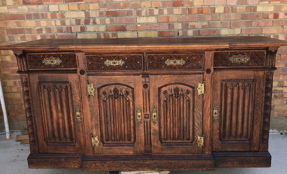 GOTHIC OAK ALTAR WITH LINENFOLD