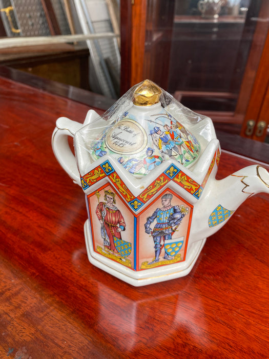 STAFFORDSHIRE TEA POT HENRY V KING OF ENGLAND
