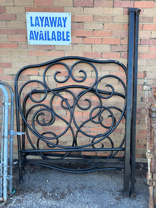 TUBULAR BLACK IRON BED WITH RAILS