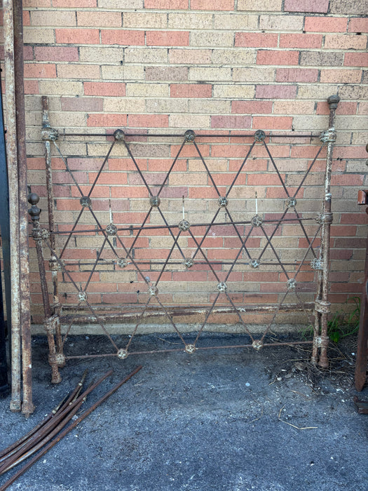 ANTIQUE CAST IRON DIAMOND SHAPE BED FRAME PARTS FOR GARDEN
