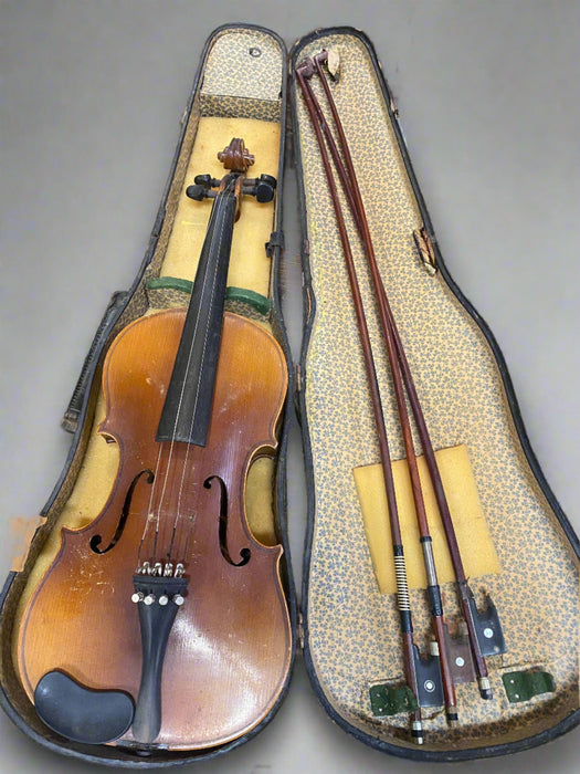 VINTAGE VIOLIN WITH CASE AND 3 BOWS