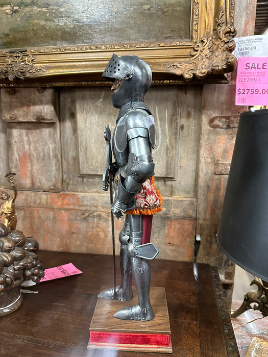 KNIGHT IN SUIT OF ARMOR ARM NEEDS STRING