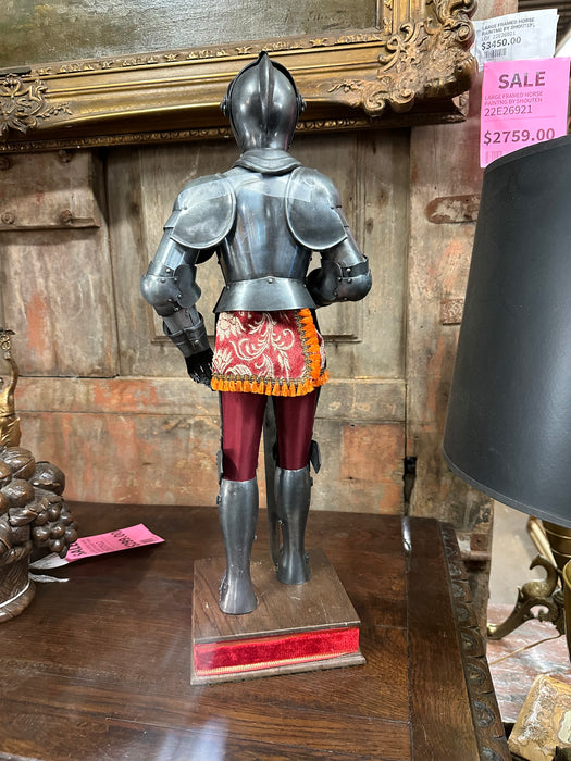 KNIGHT IN SUIT OF ARMOR ARM NEEDS STRING