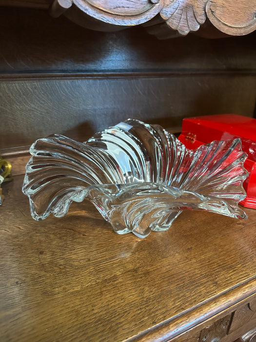 LARGE ROUND SCALLOPED AND FLUTED BOWL