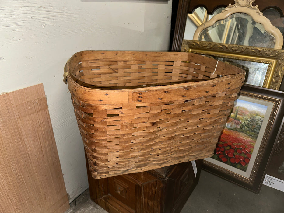 LARGE ANTIQUE RECTANGULAR SPLINT BASKET