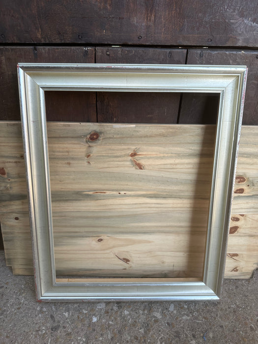 MEDIUM SILVER FRAME