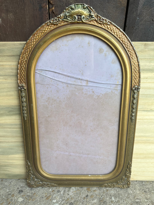 AMERICAN ARCHED MIRROR WITH SHELL CROWN