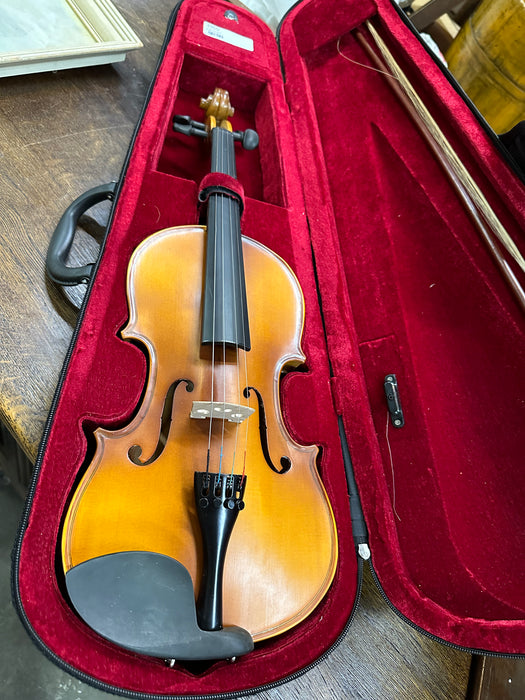NICE VIOLIN IN CASE WITH ACCESSORIES-LIKE NEW