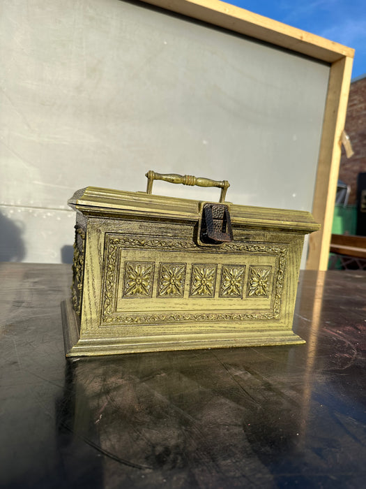PLASTIC SEWING BOX