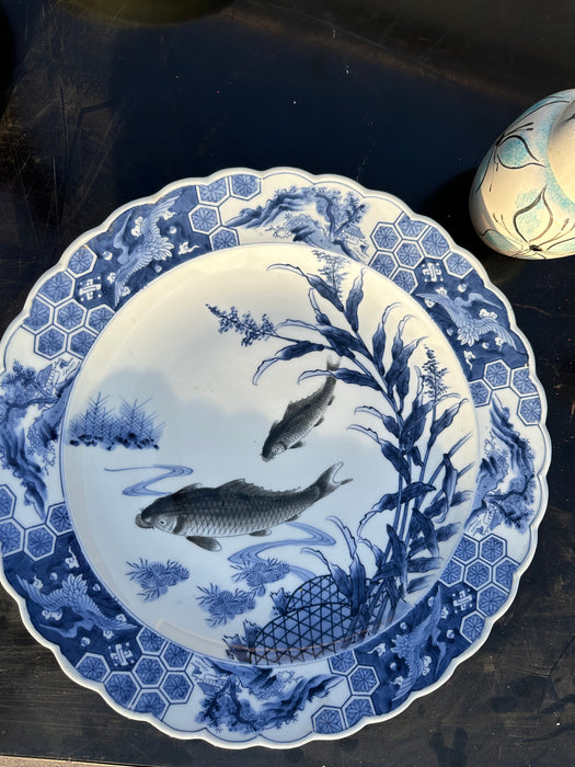 BLUE AND WHITE FISH CHARGER