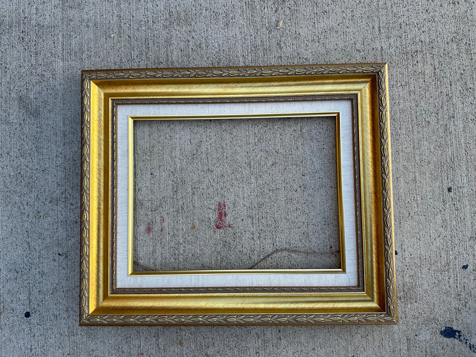 SMALL GILT FRME WITH LAURELING AND LINEN FILET