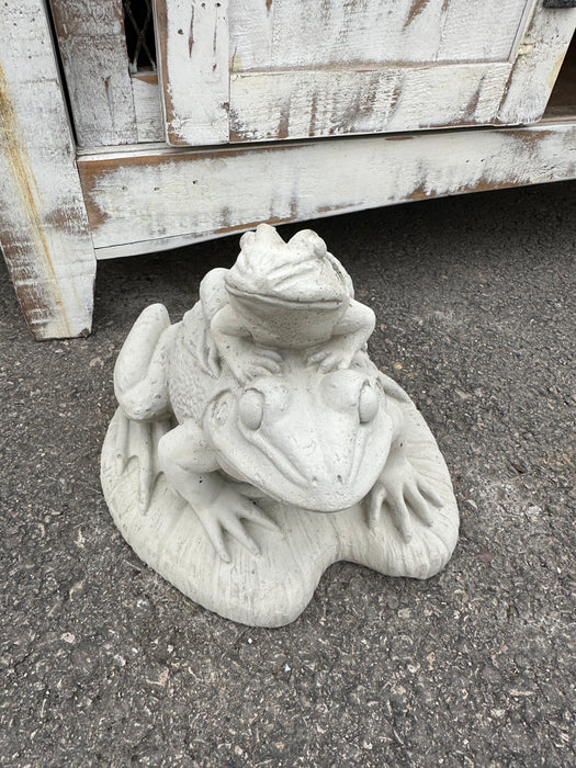 CONCRETE FROG WITH BABY FROG