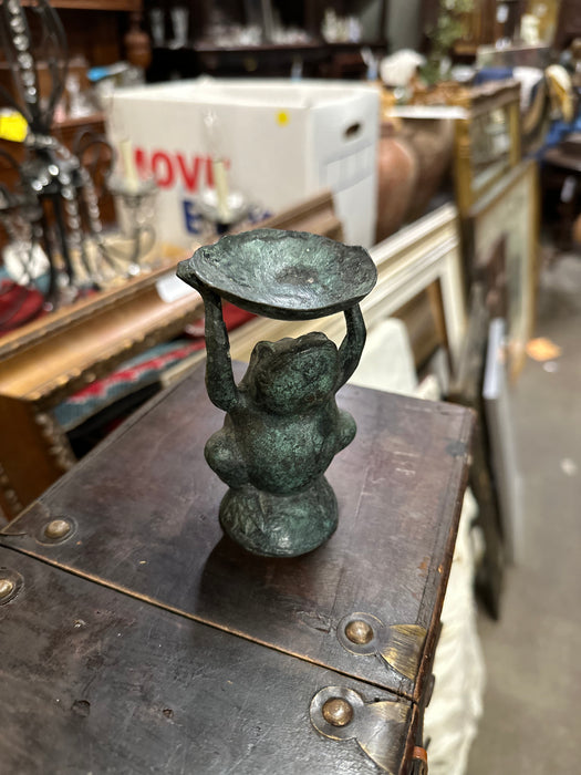 SMALL METAL FROG WITH SERVING TRAY