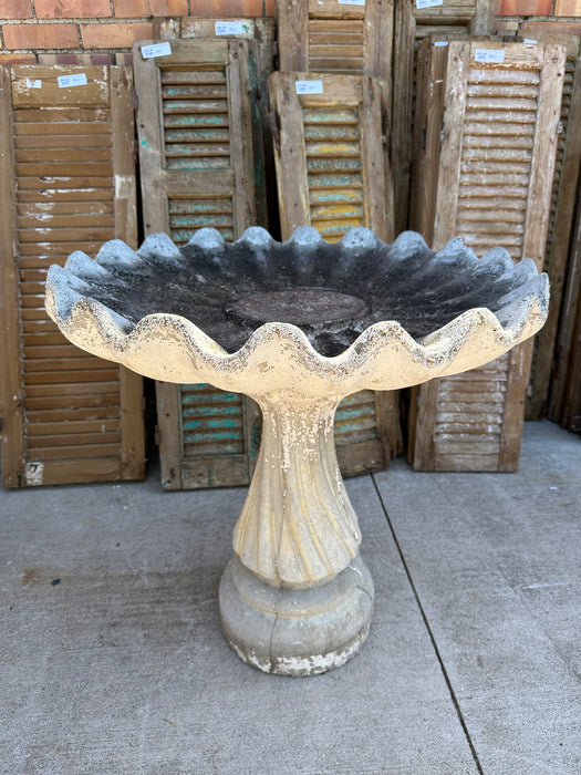 LARGE SCALLOPED EDGE BIRD BATH