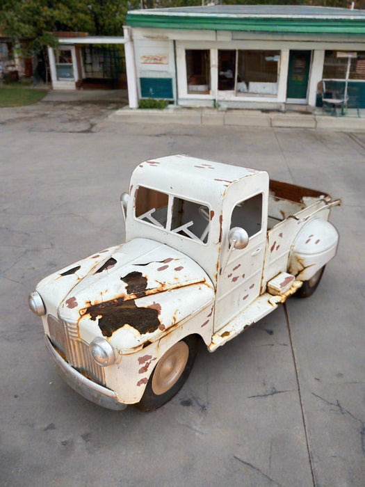 WHITE TIN TRUCK