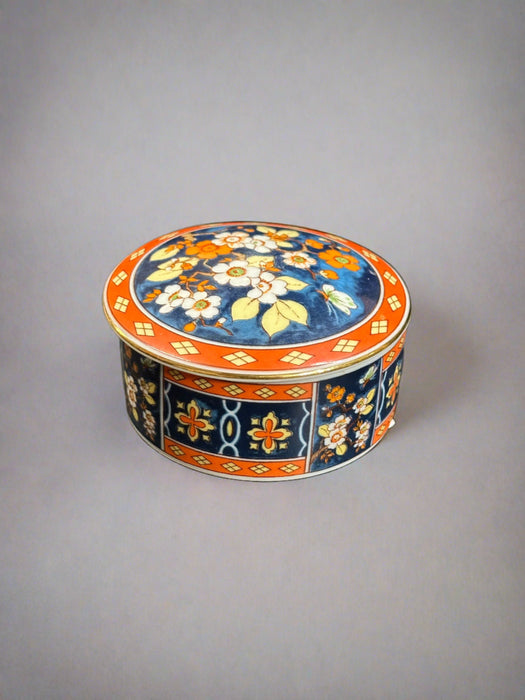 JAPANESE PORCELAIN BOX