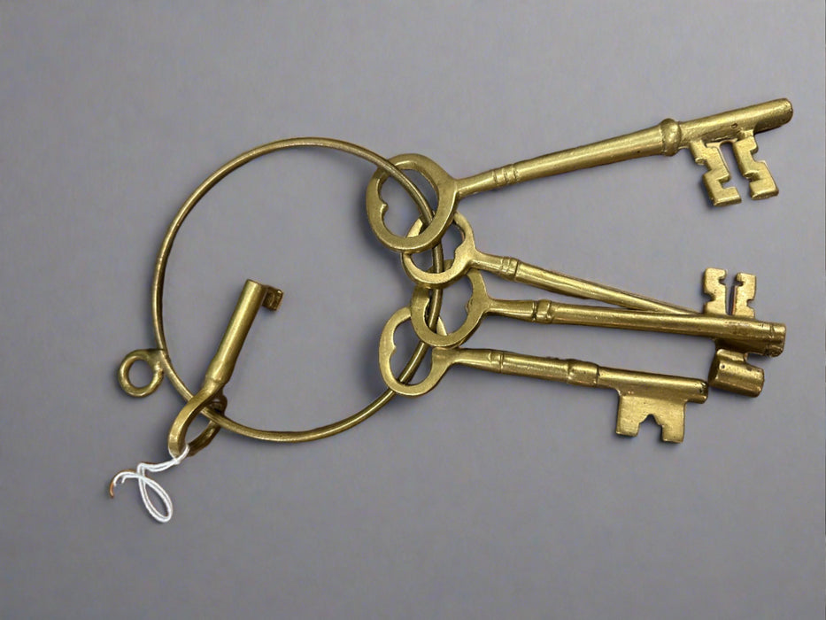 RING OF BRASS LARGE KEYS