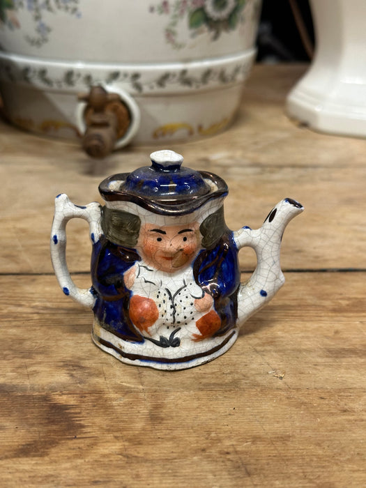 SMALL TOBY MUG WITH LID