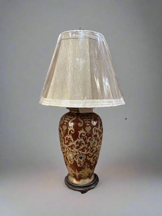 RED AND GOLD PORCELAIN LAMP WITH SHADE