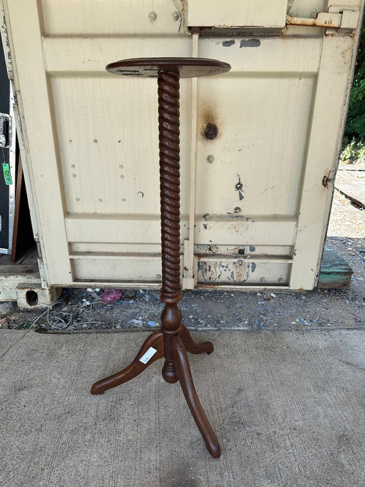 TWISTED FORM PEDESTAL