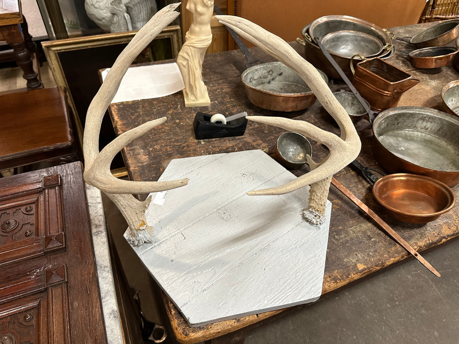 DEER RACK WITH GRAY PLAQUE