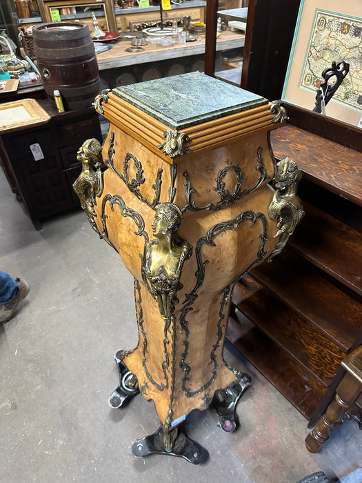 TALL FRENCH LOUIS XV BURLED PEDESTAL WITH GREEN MARBLE AND ORMOLU LADY BUSTS