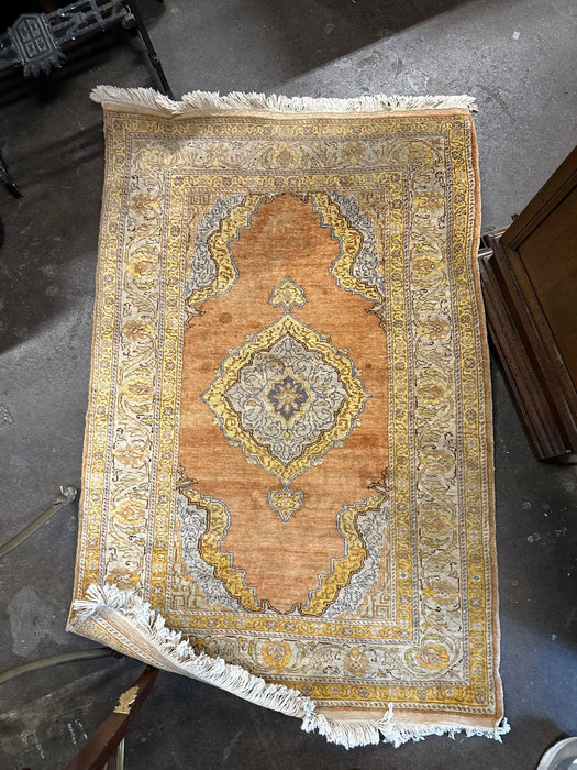 HAND TIED SOFT PUMPKIN AND YELLOW GOLD RUG