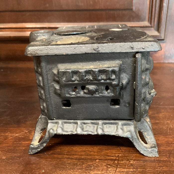 MINI IRON TOY STOVE FROM TAIWAN-AS FOUND