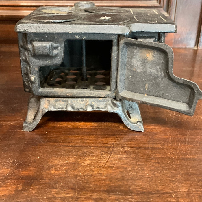 MINI IRON TOY STOVE FROM TAIWAN-AS FOUND