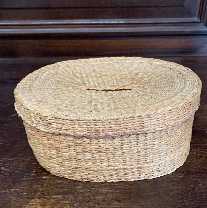 WOVEN OVAL BASKET WITH LID