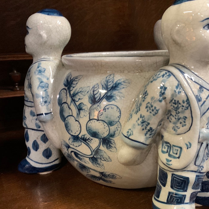 BLUE AND WHITE CHINESE VASE WITH 3 BOYS