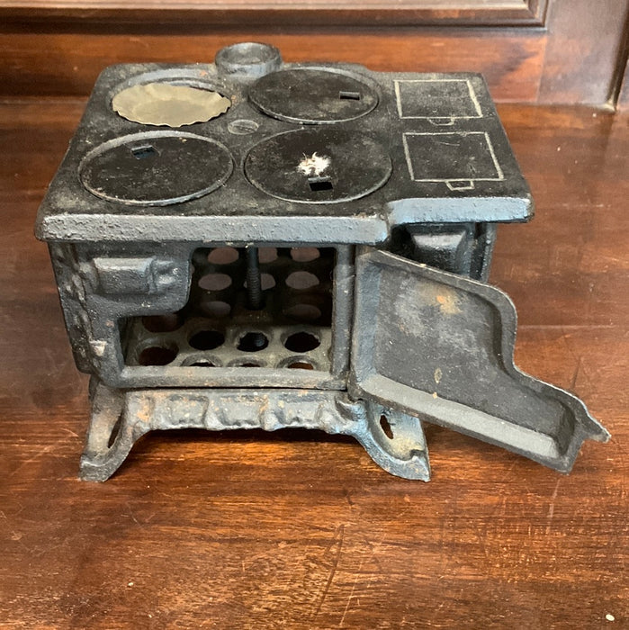 MINI IRON TOY STOVE FROM TAIWAN-AS FOUND