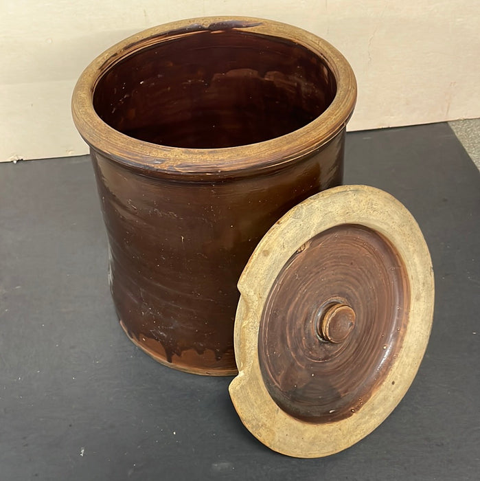 AMERICAN CROCK WITH LID - AS FOUND