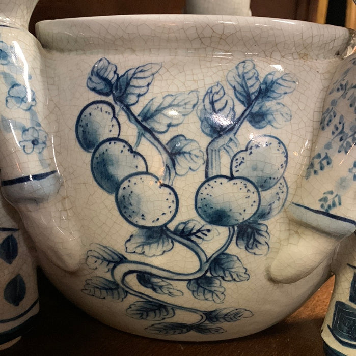 BLUE AND WHITE CHINESE VASE WITH 3 BOYS